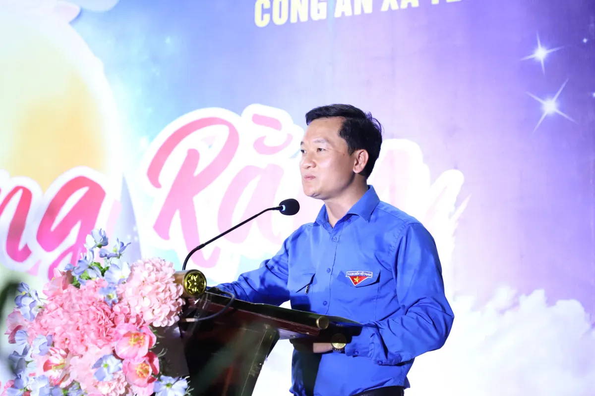 Lan tỏa thông điệp an toàn giao thông tại "Đêm hội trăng rằm" xã Yên Xuân (Hà Nội) - Ảnh 1.