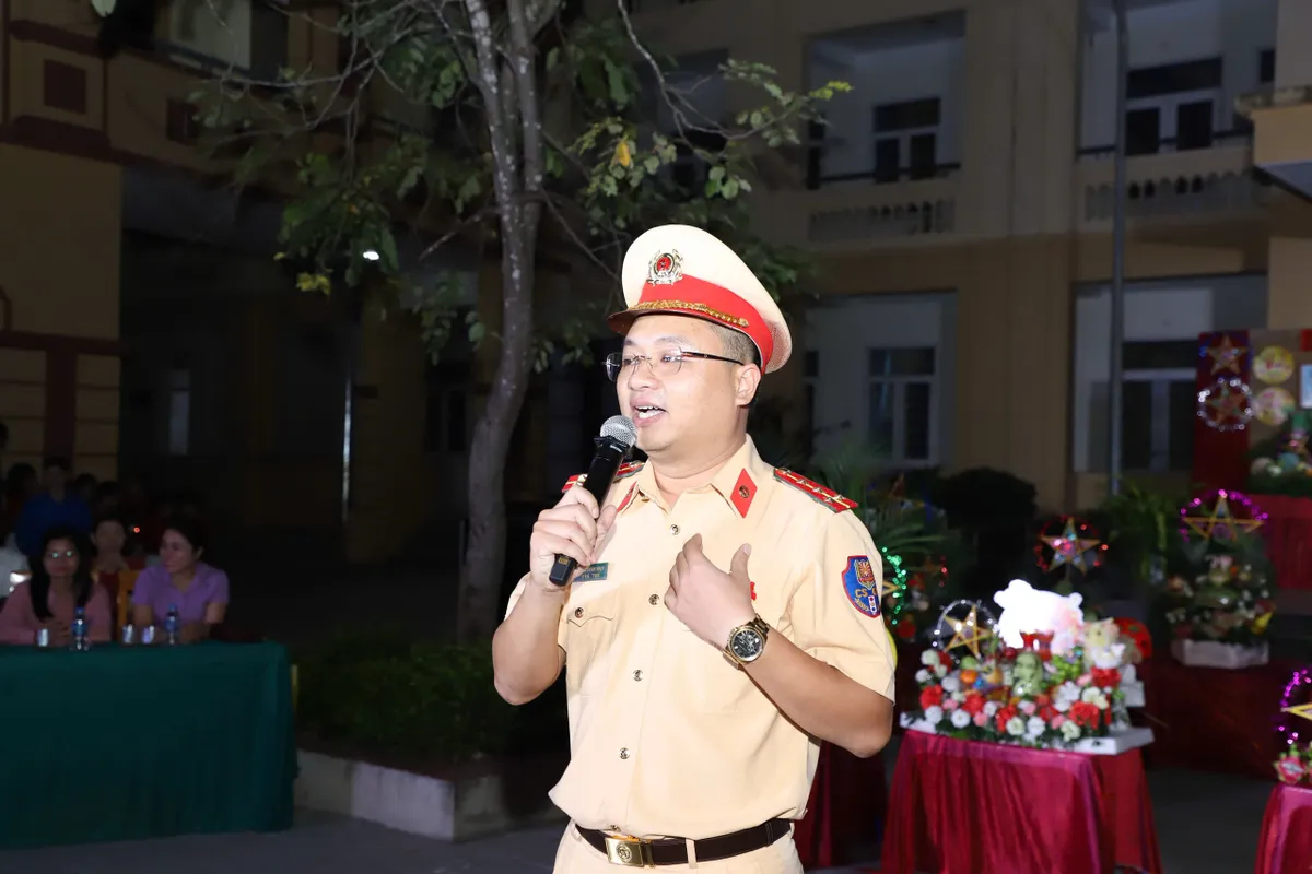 Lan tỏa thông điệp an toàn giao thông tại "Đêm hội trăng rằm" xã Yên Xuân (Hà Nội) - Ảnh 3.
