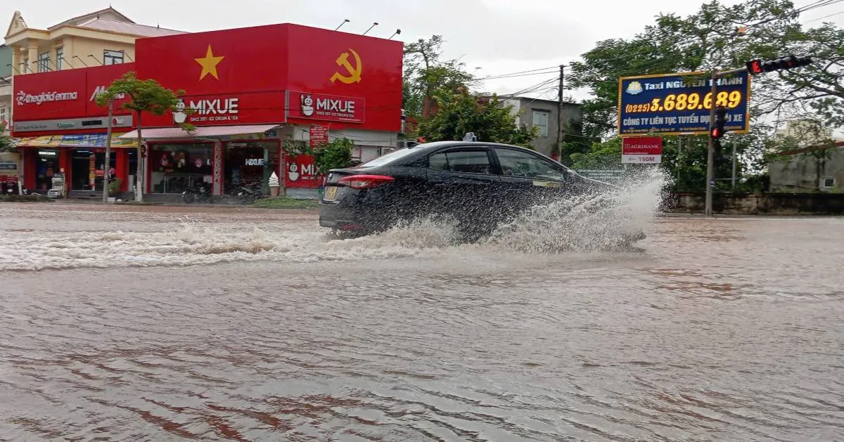 Hải Phòng dỡ bỏ lệnh cấm biển sau bão số 11 - Ảnh 3.