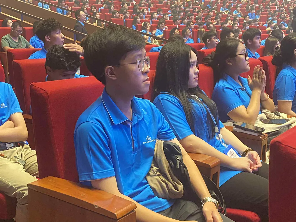 Thủ khoa mê AI quyết giải những bài toán khó- Ảnh 1. Thủ khoa mê AI quyết giải những bài toán khó- Ảnh 1.