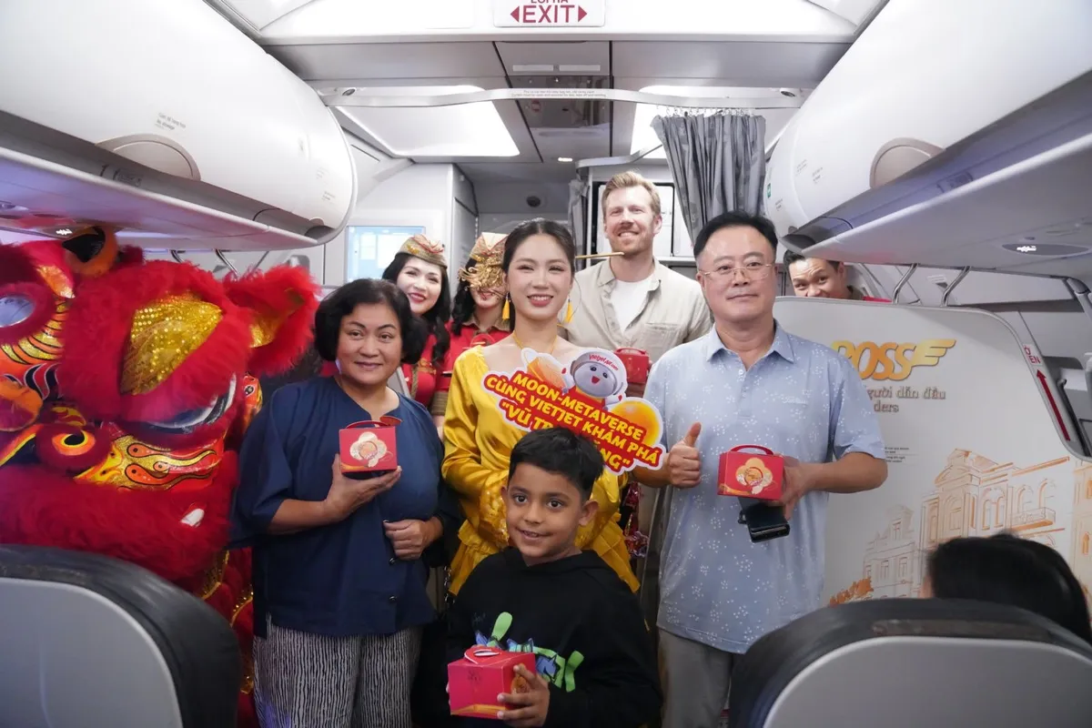 Trung thu 2025 - Cùng Vietjet lan toả yêu thương, phá cỗ trông trăng khắp muôn phương - Ảnh 1.