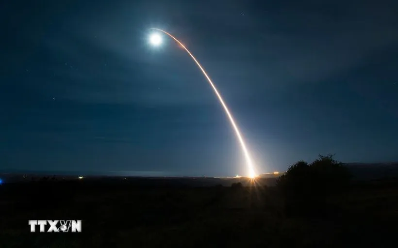 Vụ phóng thử tên lửa đạn đạo xuyên lục địa (ICBM) Minuteman III tại Căn cứ không quân Vandenberg, California, Mỹ ngày 5/2/2020. (Ảnh: AFP/TTXVN) Vụ phóng thử tên lửa đạn đạo xuyên lục địa (ICBM) Minuteman III tại Căn cứ không quân Vandenberg, California, Mỹ ngày 5/2/2020. (Ảnh: AFP/TTXVN)