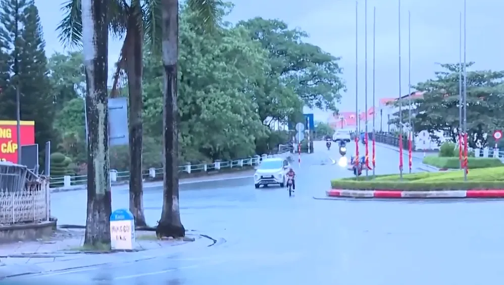 Ảnh hưởng bão số 11, Móng Cái (Quảng Ninh) có mưa từ đêm 5/10- Ảnh 1. Ảnh hưởng bão số 11, Móng Cái (Quảng Ninh) có mưa từ đêm 5/10- Ảnh 1.