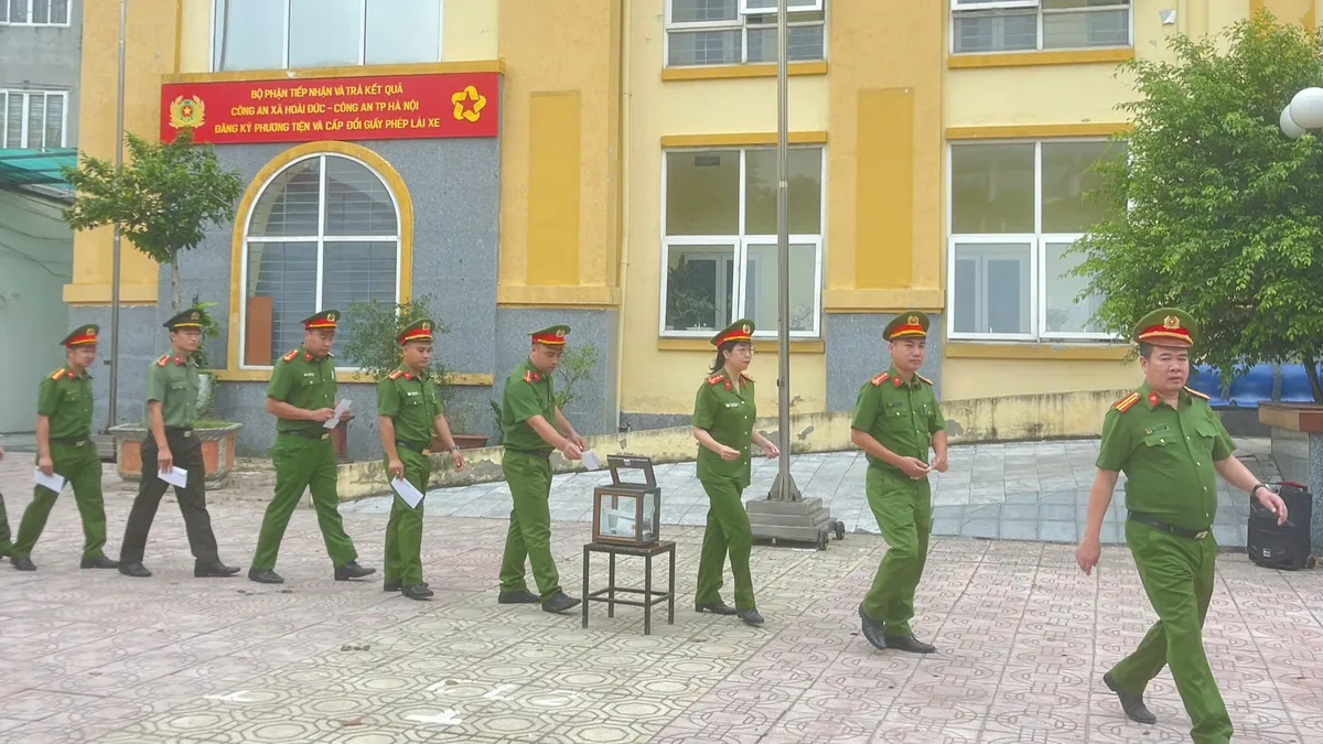 Công an Thủ đô chung tay hướng về đồng bào bị thiệt hại vùng bão số 10  - Ảnh 3.