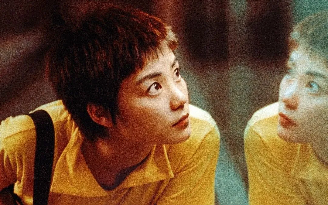 Vương Phi trong một cảnh phim Chuyến tàu Trùng Khánh.