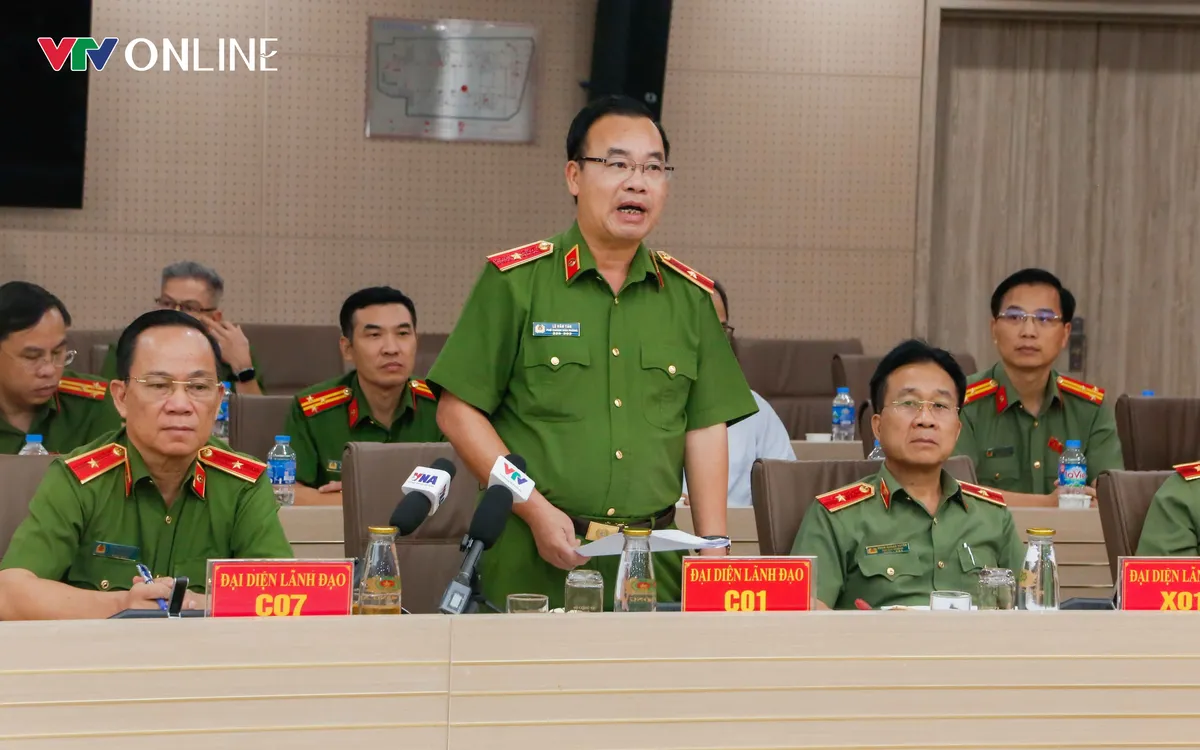 Thiếu tướng Lê Văn Tân, Phó Chánh Văn phòng Cục Cảnh sát điều tra tội phạm về tham nhũng, kinh tế, buôn lậu (C01) Thiếu tướng Lê Văn Tân, Phó Chánh Văn phòng Cục Cảnh sát điều tra tội phạm về tham nhũng, kinh tế, buôn lậu (C01)