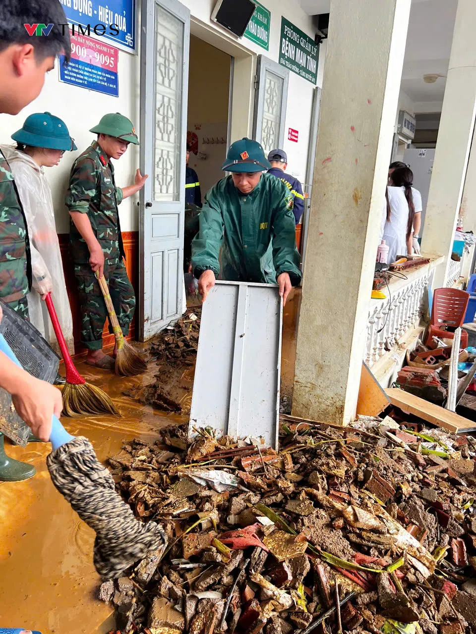 Sơn La mưa lớn kéo dài, nhiều khu vực ngập sâu và có nguy cơ sạt lở đất - Ảnh 6.