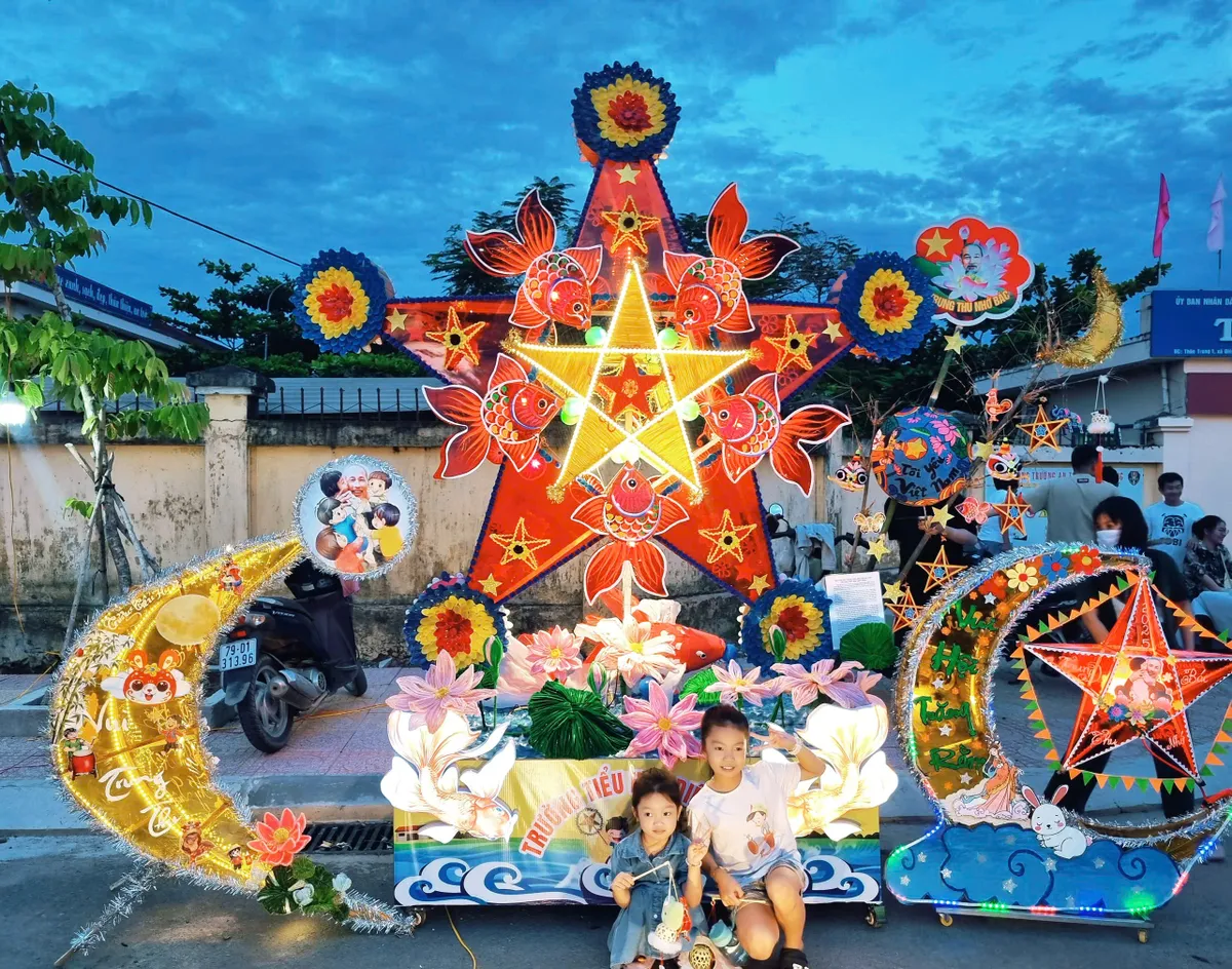 Khánh Hoà: Sắc màu lồng đèn truyền thống ở thành cổ Diên Khánh- Ảnh 6. Khánh Hoà: Sắc màu lồng đèn truyền thống ở thành cổ Diên Khánh- Ảnh 6.