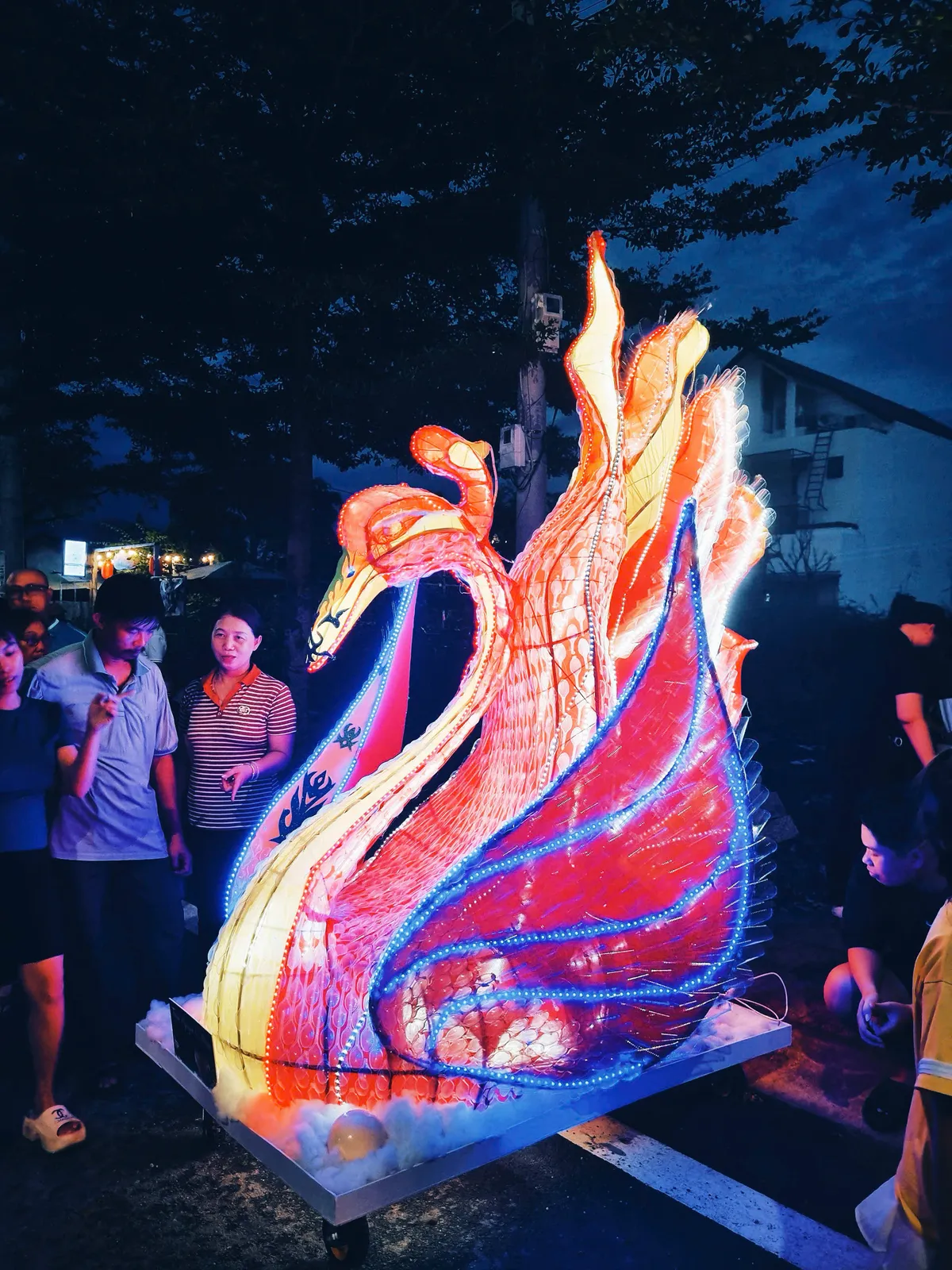 Khánh Hoà: Sắc màu lồng đèn truyền thống ở thành cổ Diên Khánh- Ảnh 7. Khánh Hoà: Sắc màu lồng đèn truyền thống ở thành cổ Diên Khánh- Ảnh 7.