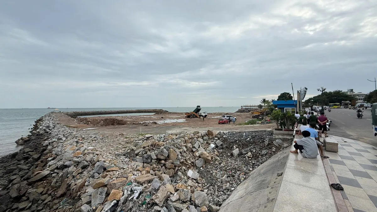 Chất thải san lấp tại dự án thủy cung Hòn Ngưu là chất thải thông thường - Ảnh 1.