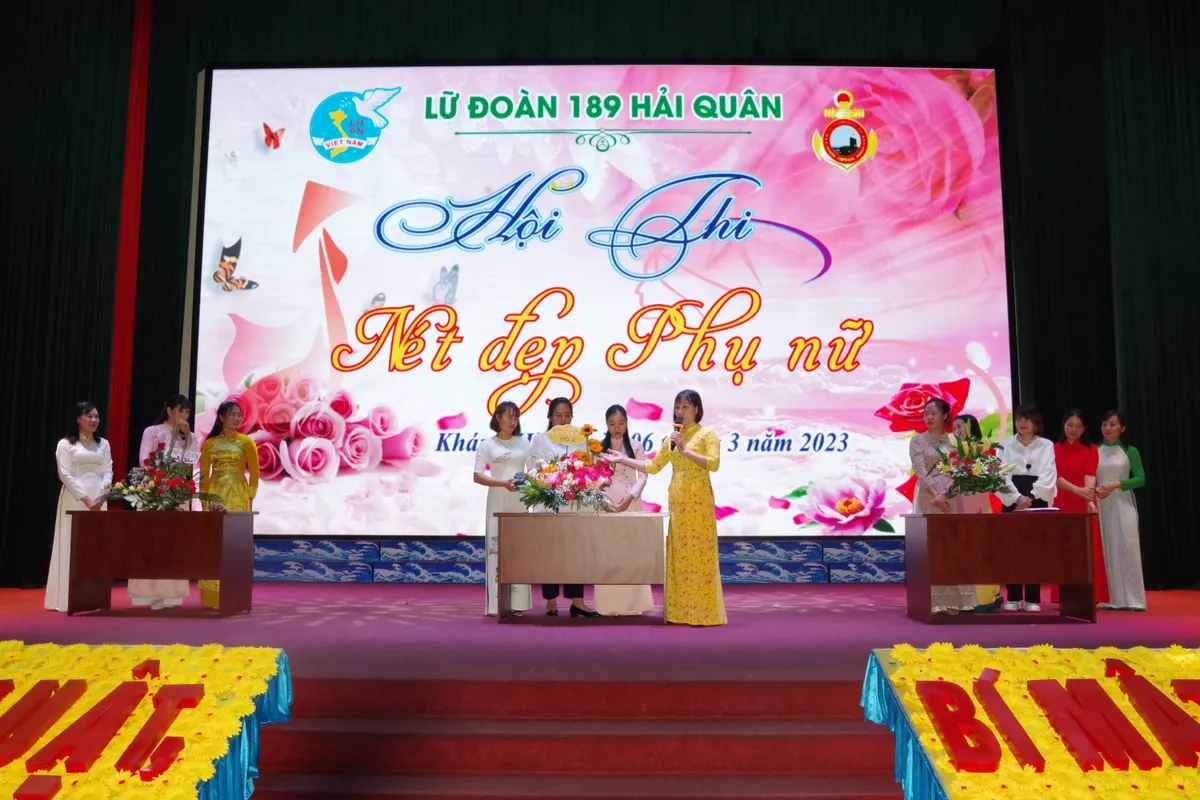Những "bông hoa" đồng hành với bộ đội tàu ngầm - Ảnh 1.