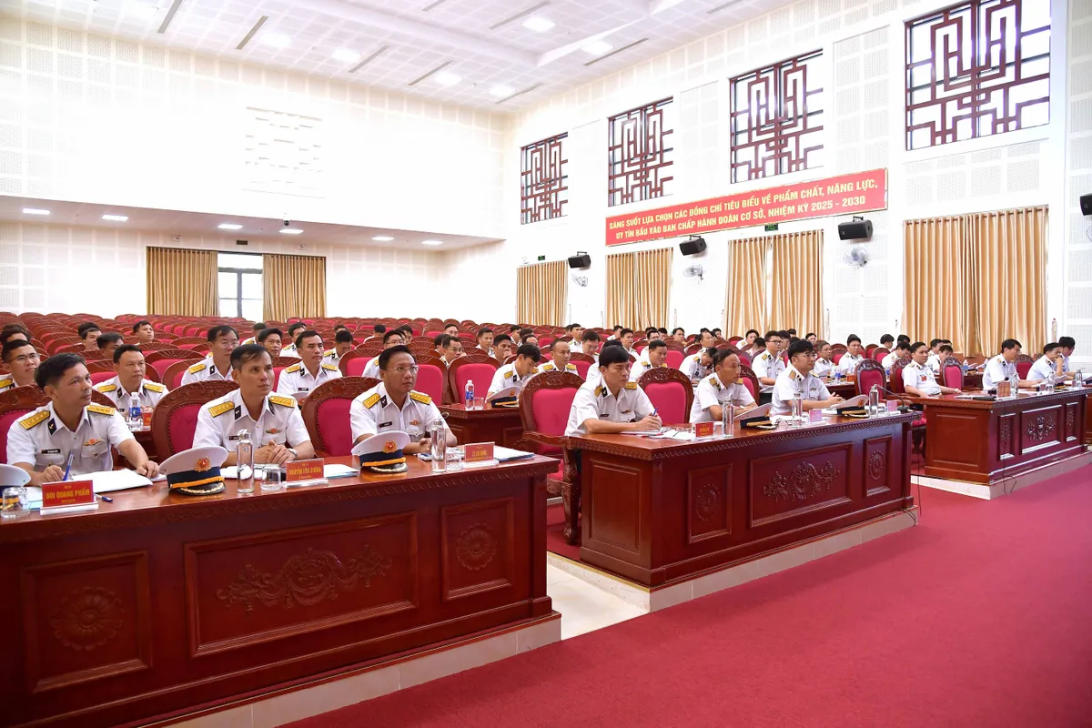 Vùng 5 Hải quân duy trì nghiêm nền nếp huấn luyện, sẵn sàng chiến đấu- Ảnh 2.