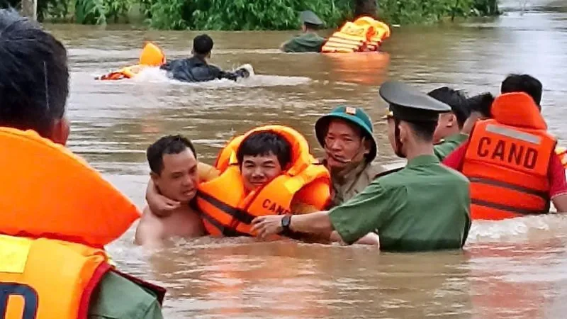 Cao Bằng phát lệnh khẩn cấp ứng phó mưa lũ, Bắc Ninh ngập lụt diện rộng - Ảnh 3.