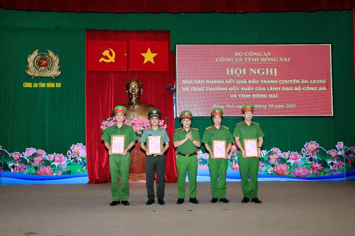 UBND tỉnh Đồng Nai tặng thưởng 500 triệu đồng cho lực lượng phá án vụ “giết người, cướp tài sản”- Ảnh 2.