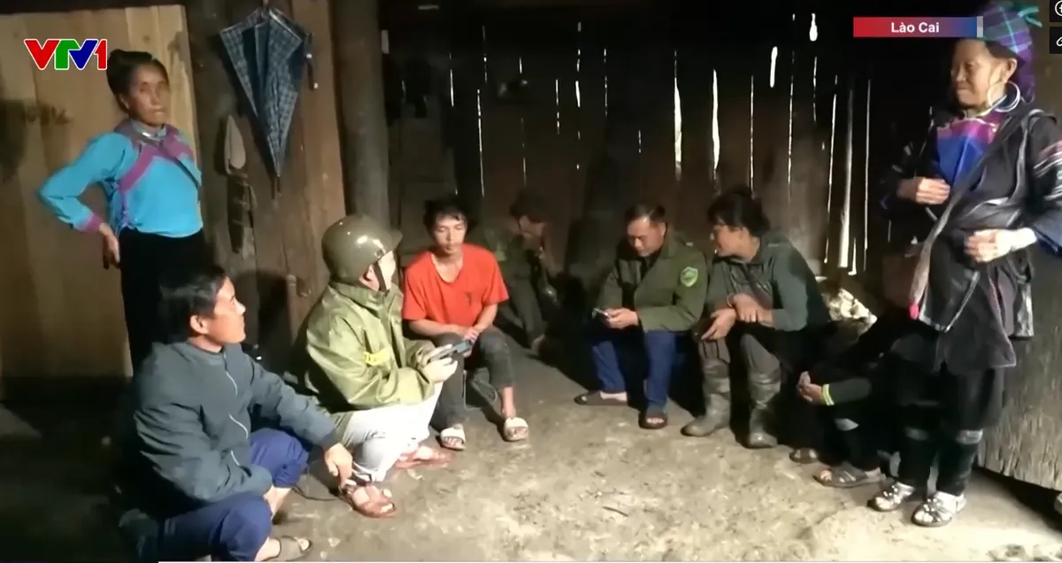 Lào Cai di dời khẩn cấp hàng trăm hộ dân vùng nguy cơ sạt lở đến nơi an toàn - Ảnh 1.