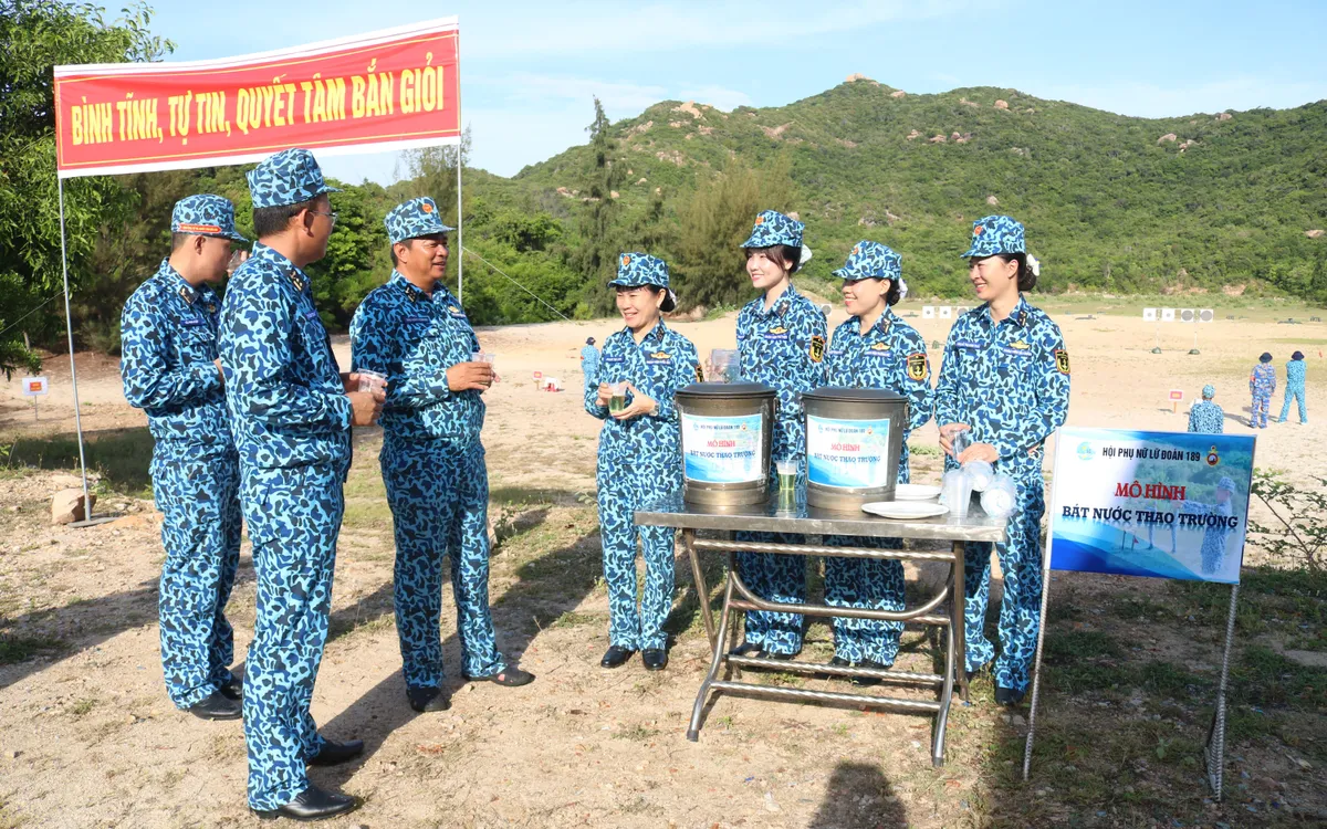 Mô hình bát nước thao trường của Hội phụ nữ cơ sở Lữ đoàn.