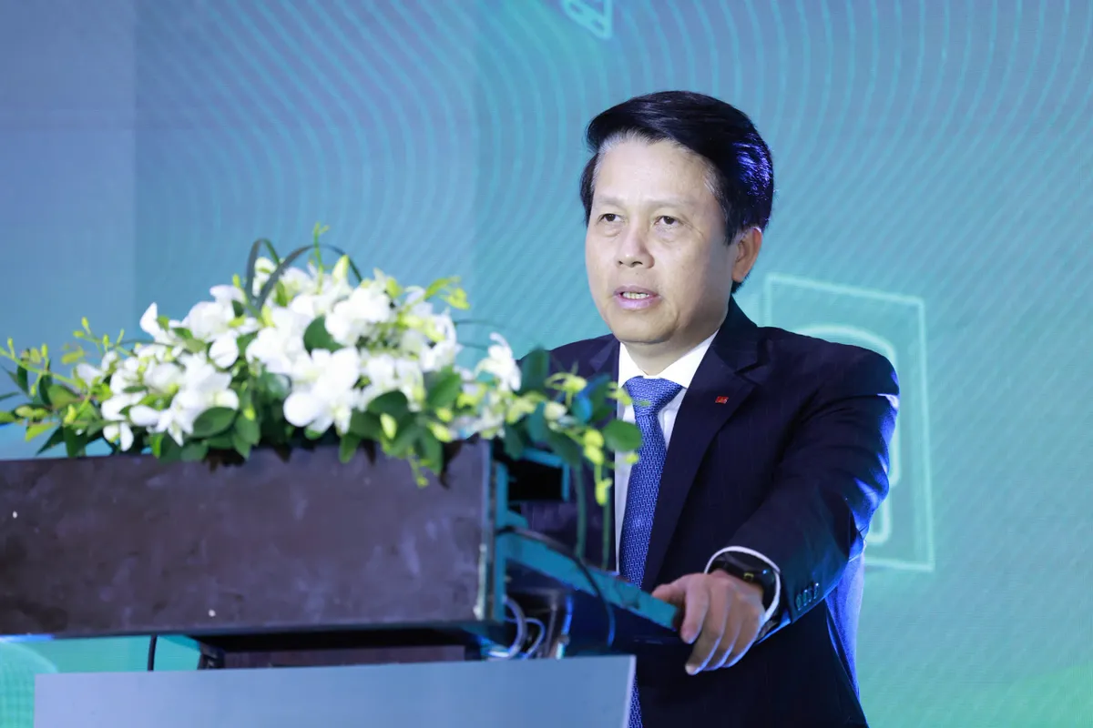 Phó Thống đốc: Không thể để "mua vé tàu hết 15.000 đồng mà phí xử lý giao dịch mất 1.000 đồng" - Ảnh 1.