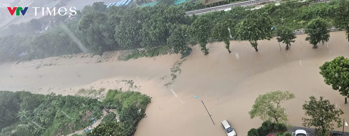 Bão số 11 tràn về, “vựa nước” Đông Ngạc lại oằn mình trong biển nước - Ảnh 1.