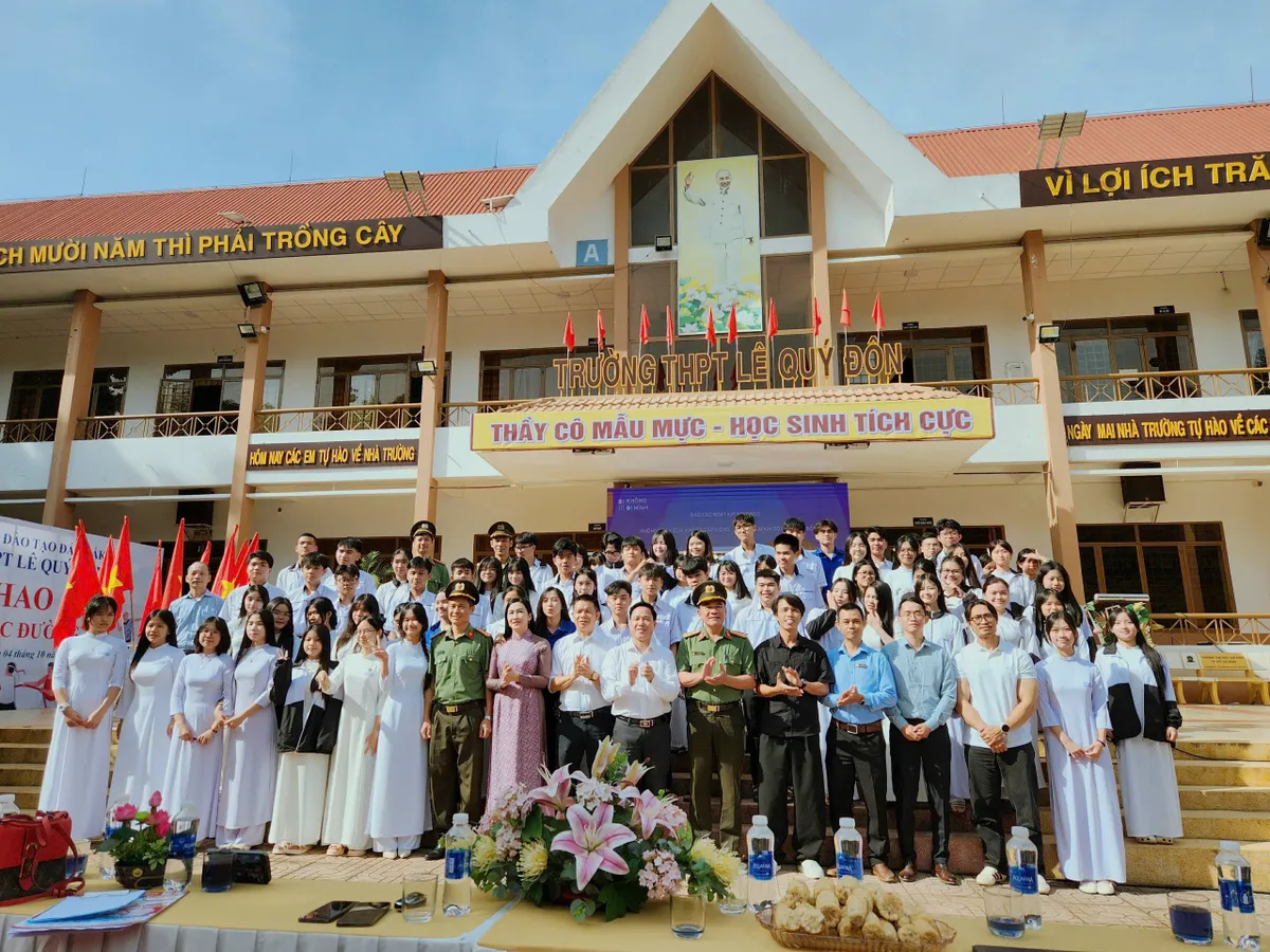 Đắk Lắk: Triển khai chương trình "Cùng nhau an toàn trực tuyến" cho học sinh để tránh tình trạng bắt cóc online - Ảnh 3.