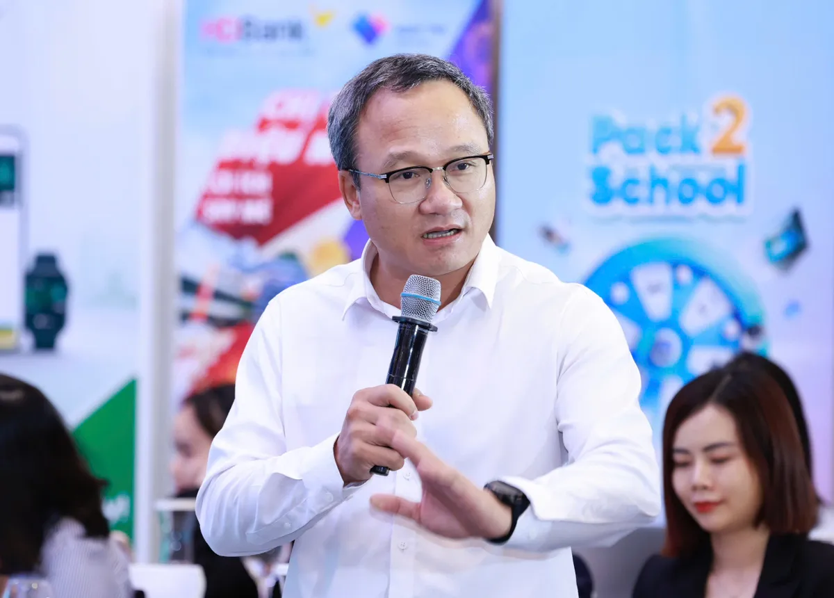 Phó Thống đốc: Không thể để "mua vé tàu hết 15.000 đồng mà phí xử lý giao dịch mất 1.000 đồng" - Ảnh 2.