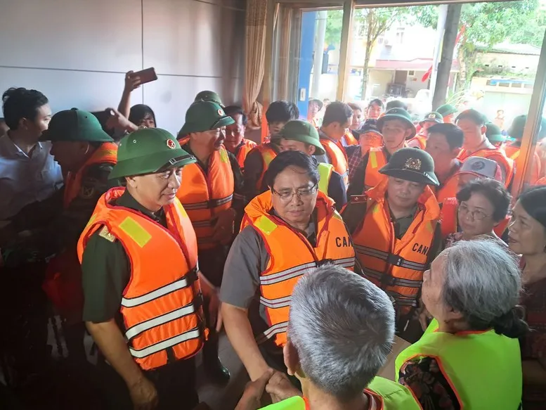 Thủ tướng Phạm Minh Chính thị sát tình hình mưa lũ tại tỉnh Thái Nguyên- Ảnh 2. Thủ tướng Phạm Minh Chính thị sát tình hình mưa lũ tại tỉnh Thái Nguyên- Ảnh 2.