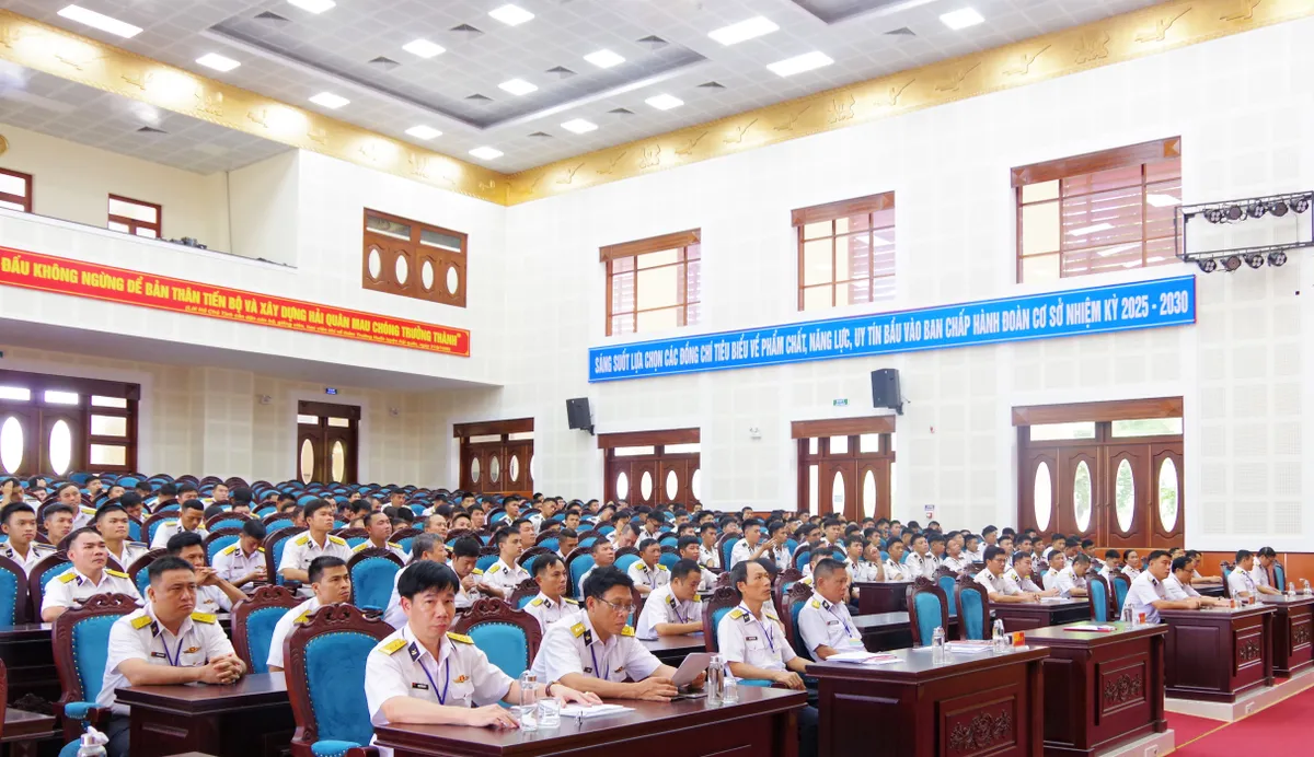 Học viện Hải quân xây dựng tàu "Chính quy mẫu mực", đáp ứng yêu cầu chính quy, hiện đại  - Ảnh 2.