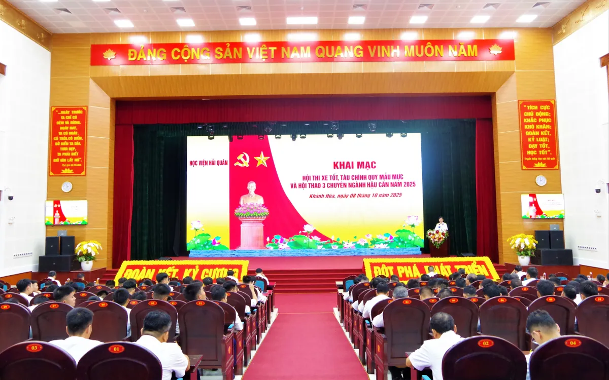 Quang cảnh khai mạc