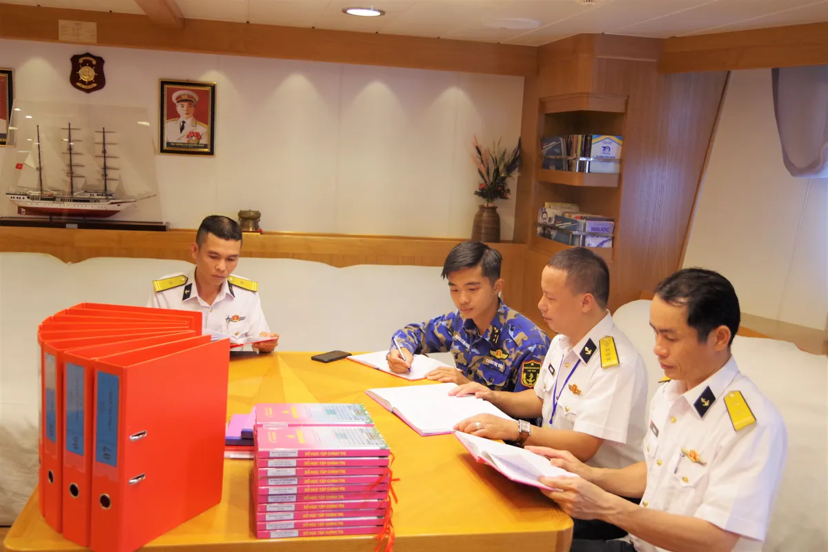 Học viện Hải quân xây dựng tàu "Chính quy mẫu mực", đáp ứng yêu cầu chính quy, hiện đại  - Ảnh 4.
