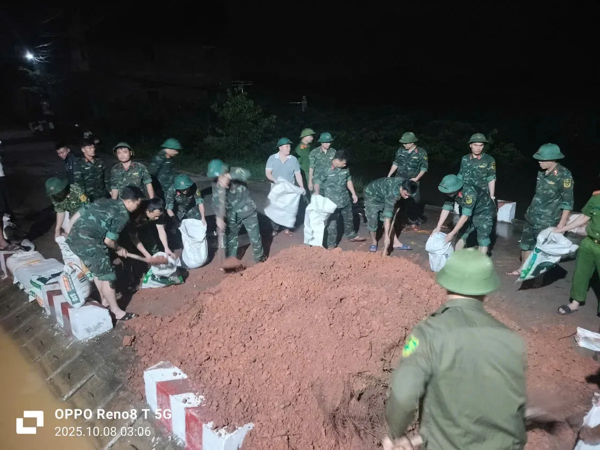 LLVT Bắc Ninh chung sức giúp dân khắc phục hậu quả bão số 11 (Matmo) - Ảnh 7.
