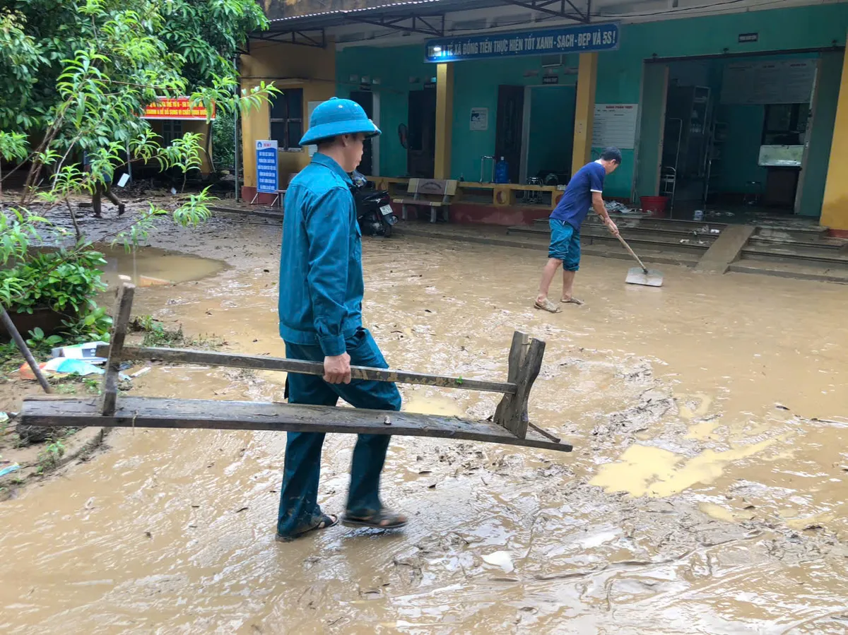 LLVT Bắc Ninh chung sức giúp dân khắc phục hậu quả bão số 11 (Matmo) - Ảnh 10.