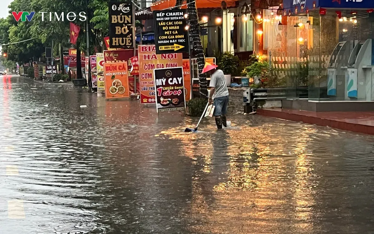TP Hà Nội còn 21 điểm ngập trên 10 cm, trong đó có 12 vị trí trên 30 cm. TP Hà Nội còn 21 điểm ngập trên 10 cm, trong đó có 12 vị trí trên 30 cm.