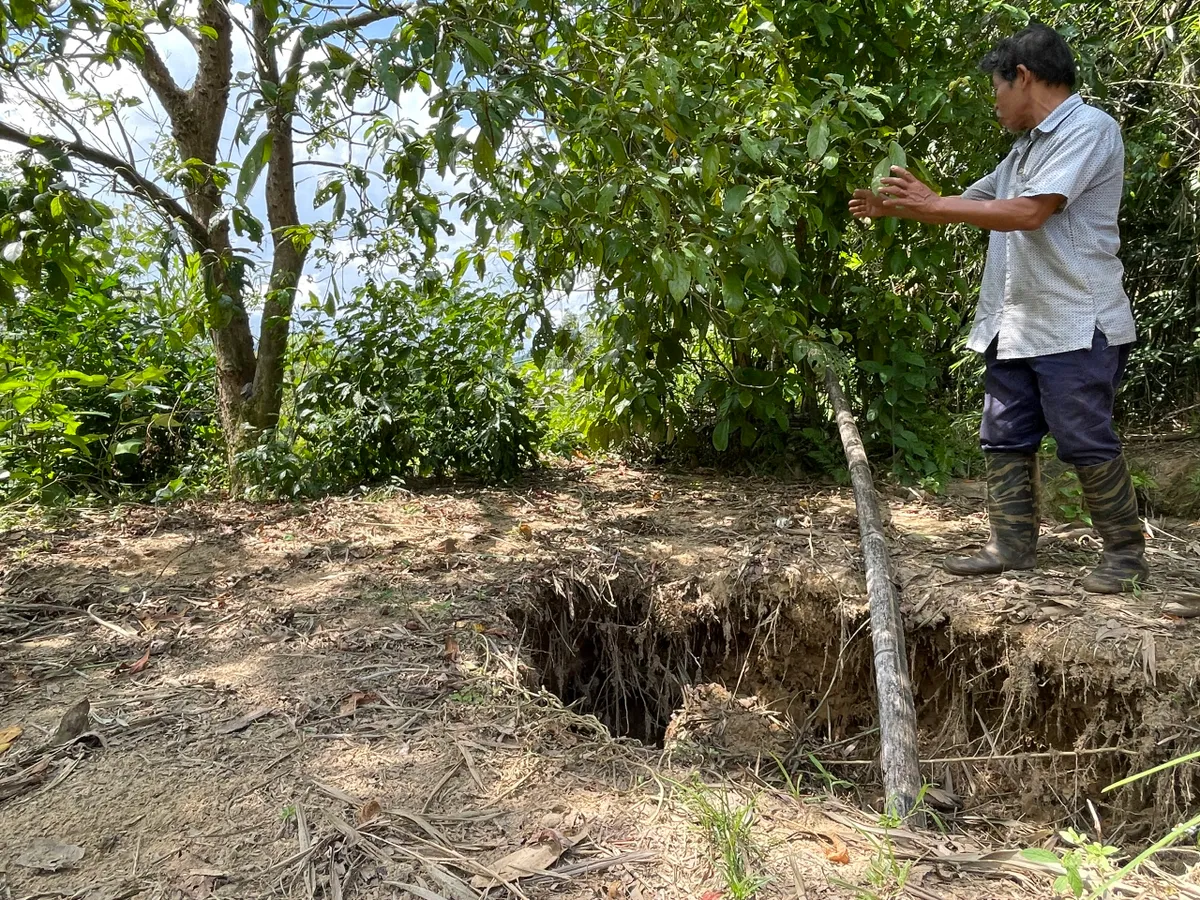 Sống khổ bên bờ sông sạt lở - Ảnh 3.