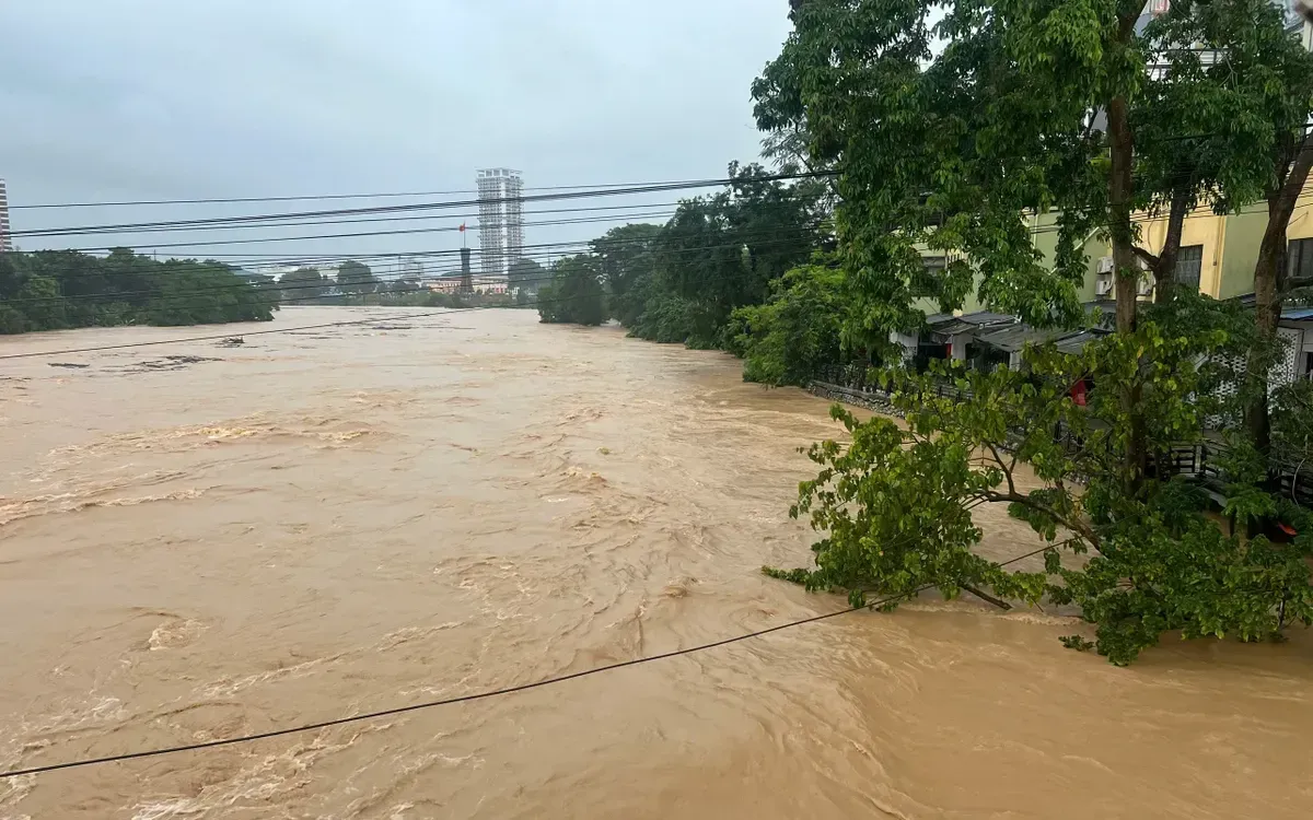 Thái Nguyên đang đối mặt với tình hình mưa lũ nguy hiểm do ảnh hưởng của hoàn lưu bão số 11. Thái Nguyên đang đối mặt với tình hình mưa lũ nguy hiểm do ảnh hưởng của hoàn lưu bão số 11.