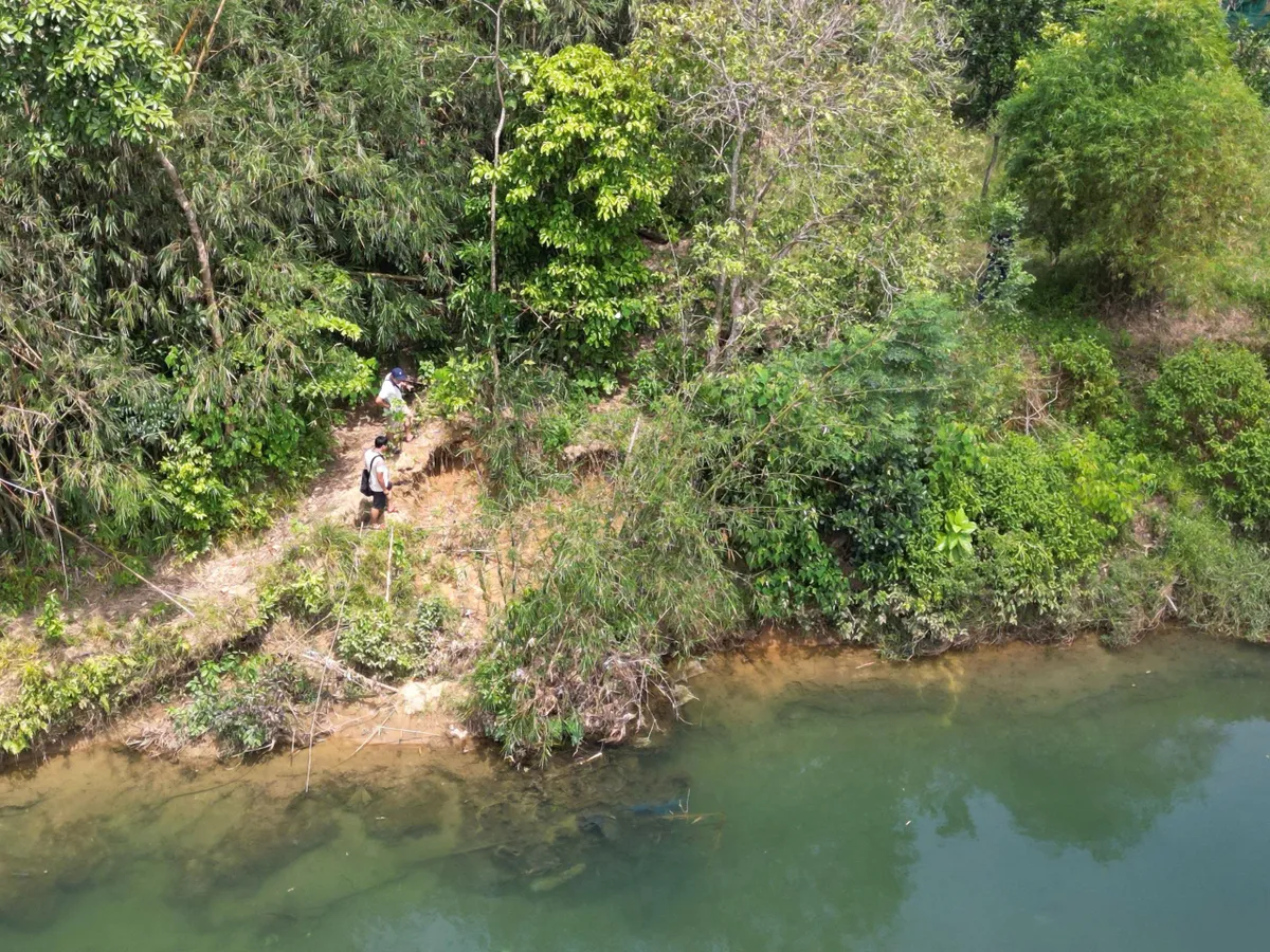 Sống khổ bên bờ sông sạt lở - Ảnh 7.