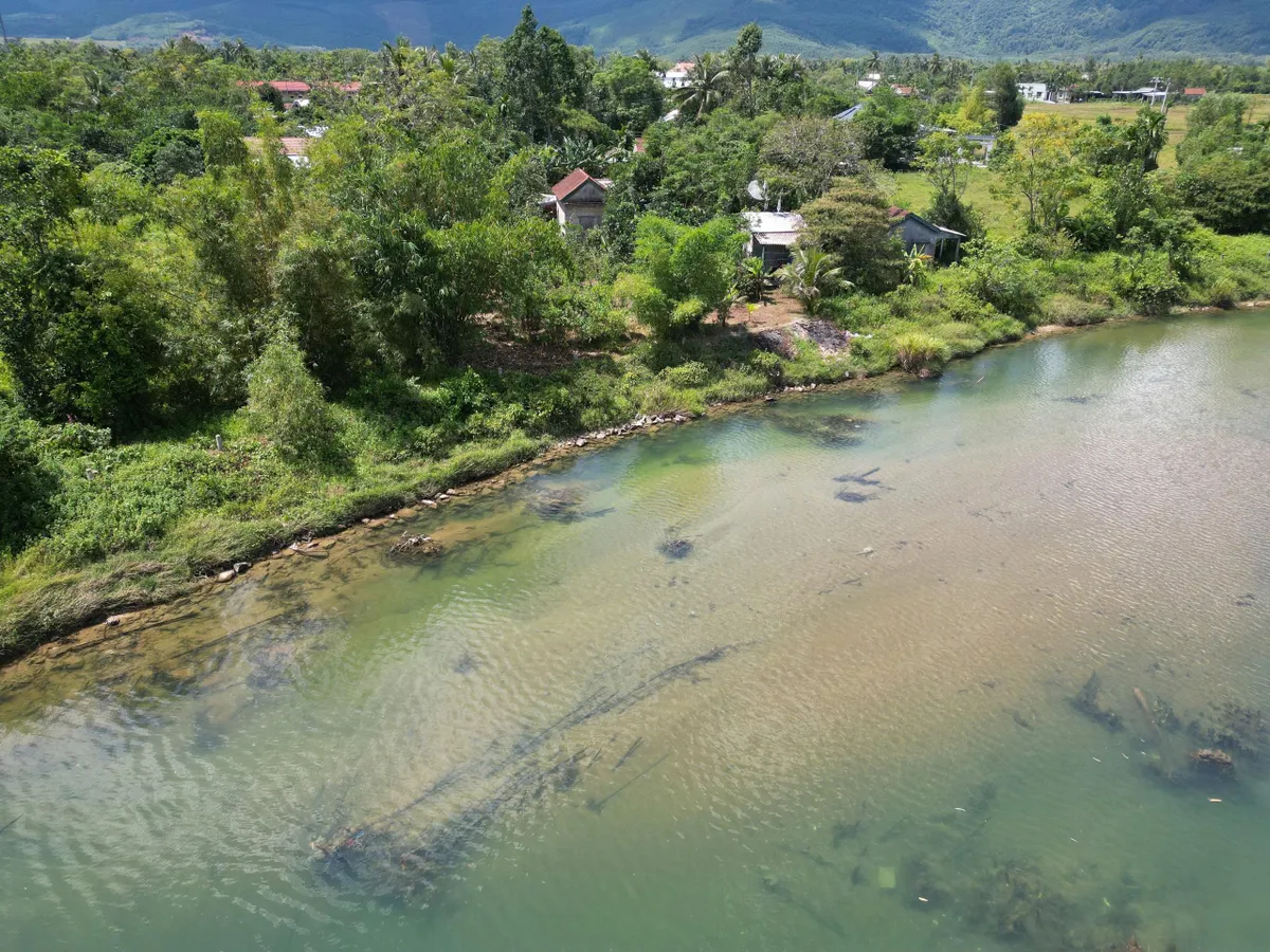 Sống khổ bên bờ sông sạt lở - Ảnh 5.