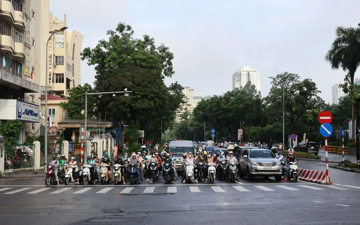 Phố Huỳnh Thúc Kháng khô ráo, không còn tình trạng ngập sâu.