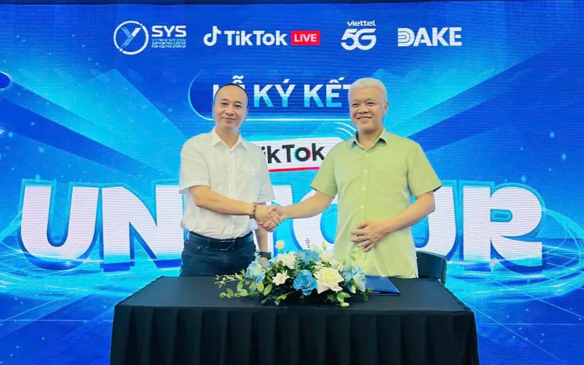SYS Việt Nam và TikTok Việt Nam bắt tay thúc đẩy lan tỏa tri thức số đến sinh viên Việt Nam.  SYS Việt Nam và TikTok Việt Nam bắt tay thúc đẩy lan tỏa tri thức số đến sinh viên Việt Nam.