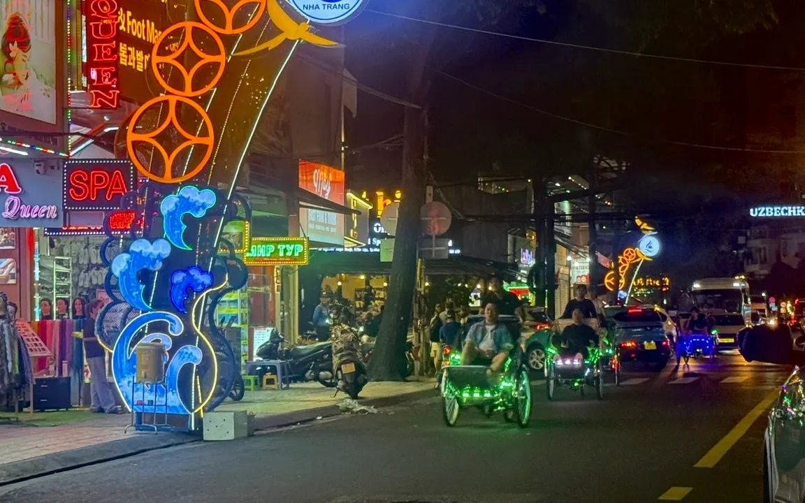 Tăng cường kiểm tra, xử lý xe xích lô gắn động cơ điện gây mất an toàn giao thông. Tăng cường kiểm tra, xử lý xe xích lô gắn động cơ điện gây mất an toàn giao thông.