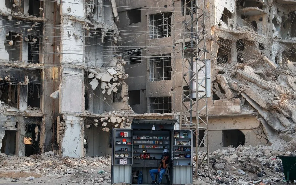 Những tòa nhà bị chiến tranh tàn phá tại vùng ngoại ô Daraya của Damascus, Syria, ngày 4/10 (Ảnh: AP) Những tòa nhà bị chiến tranh tàn phá tại vùng ngoại ô Daraya của Damascus, Syria, ngày 4/10 (Ảnh: AP)