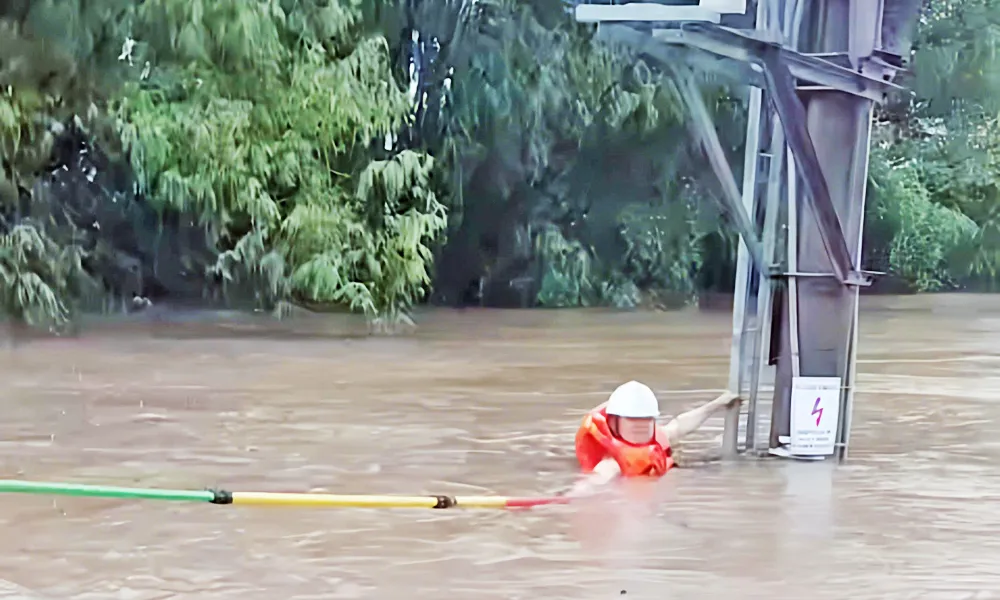 Bắc Ninh: Bảo đảm cấp điện an to&agrave;n trở lại cho v&ugrave;ng ngập lụt - Ảnh 2.