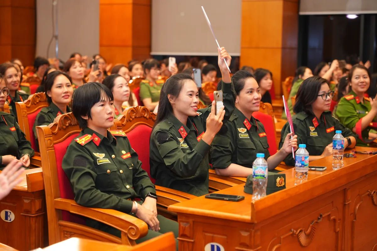 Kết nối sức mạnh phụ nữ Công an nhân dân, nghệ sĩ cộng đồng, lan tỏa yêu thương và bình yên cuộc sống - Ảnh 2.
