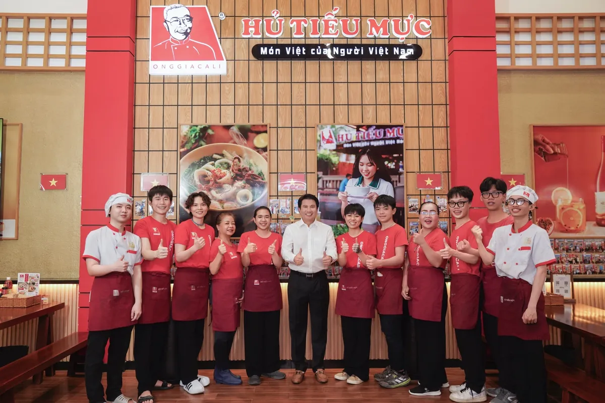 Kim chỉ nam xây dựng thương hiệu “Hủ tiếu mực Ông già Cali”- Ảnh 3. Kim chỉ nam xây dựng thương hiệu “Hủ tiếu mực Ông già Cali”- Ảnh 3.