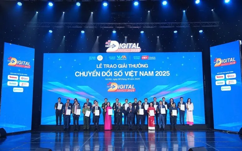Lẽ trao giải thưởng chuyển đổi số Việt Nam VDA 2025 - Ảnh: VGP/HM Lẽ trao giải thưởng chuyển đổi số Việt Nam VDA 2025 - Ảnh: VGP/HM