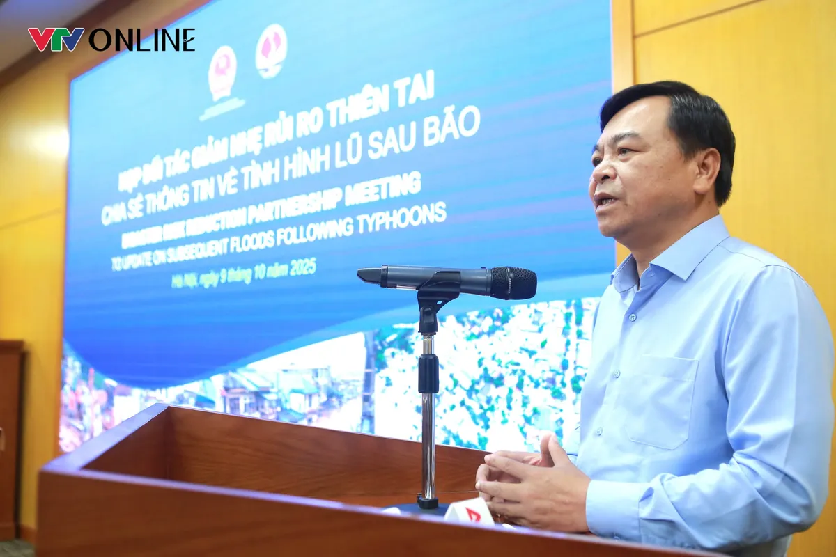 Các tổ chức quốc tế chung tay hỗ trợ khẩn cấp người dân vùng lũ sau bão số 11 - Ảnh 1.