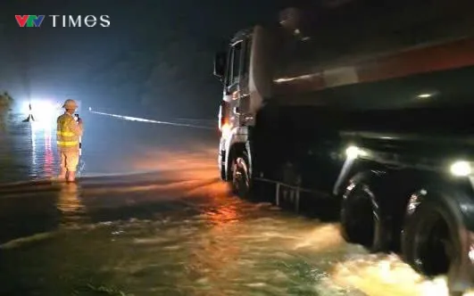 Nước lũ đã gây ngập tại km29 cao tốc Hà Nội - Thái Nguyên. Nước lũ đã gây ngập tại km29 cao tốc Hà Nội - Thái Nguyên.