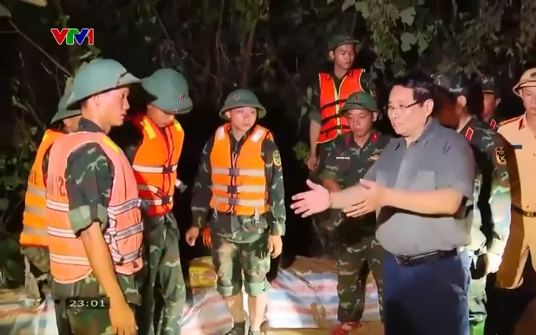 Thủ tướng kiểm tra công tác ứng phó mưa lũ tại Hà Nội  Thủ tướng kiểm tra công tác ứng phó mưa lũ tại Hà Nội