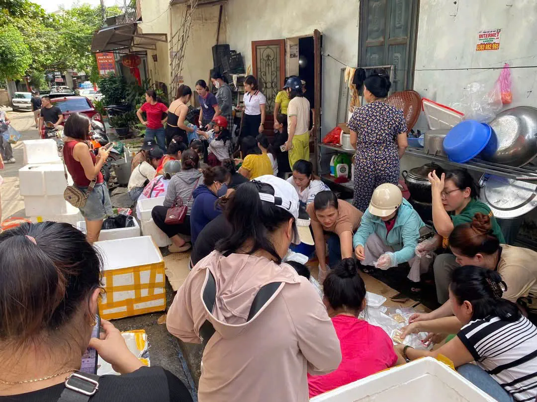 Tình Người Trong Bão Giông: Hành Trình Của Lòng Nhân Ái và Gắn Kết - Ảnh 1.