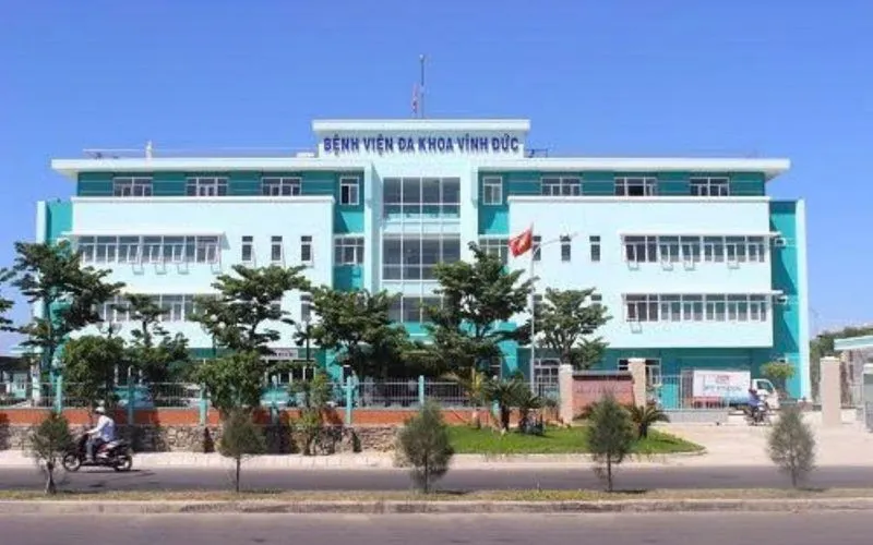 Công ty Cổ phần Bệnh viện Đa khoa Vĩnh Đức (địa chỉ Quốc lộ 1A, phường Điện Bàn Đông) có nhiều hành vi vi phạm trong hoạt động quản lý chất thải và an toàn thực phẩm. Công ty Cổ phần Bệnh viện Đa khoa Vĩnh Đức (địa chỉ Quốc lộ 1A, phường Điện Bàn Đông) có nhiều hành vi vi phạm trong hoạt động quản lý chất thải và an toàn thực phẩm.