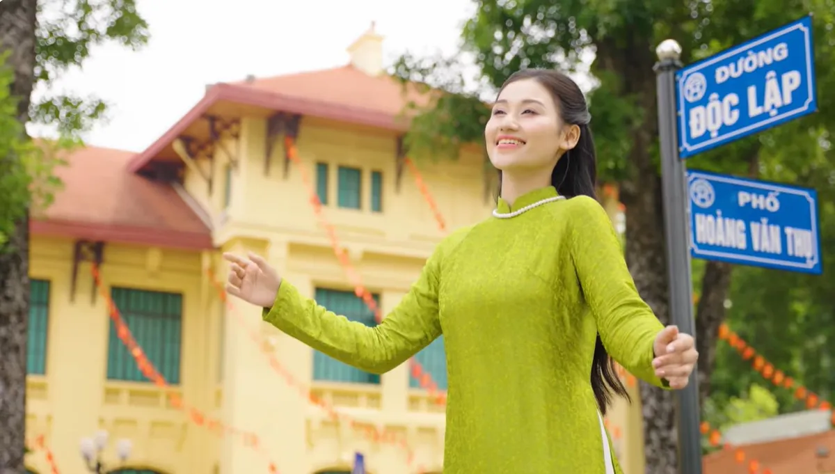 MV "Bài ca hy vọng" kỷ niệm 71 năm Ngày giải phóng Thủ đô - Ảnh 2.