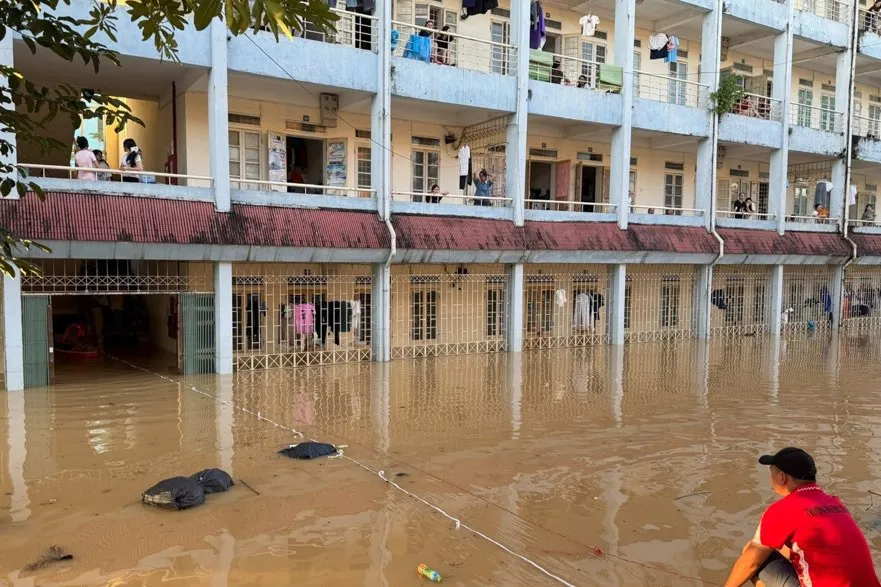 Hiệu trưởng lên tiếng về việc sinh viên Đại học Sư phạm Thái Nguyên tố bị cấm nhận cứu trợ giữa lũ lụt - Ảnh 2.